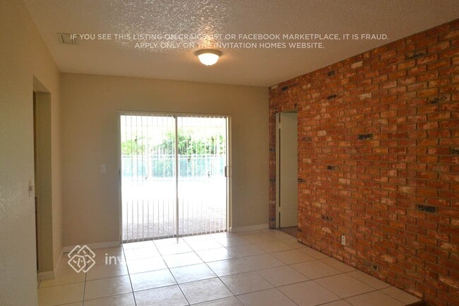 5220 SW 8th Ct
