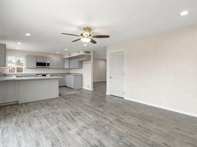 3901 W Glenn Dr