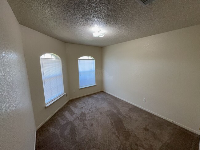 Photo - 4004 Riverrock Dr