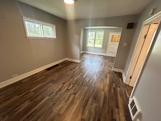 Photo - 809 W Linden St