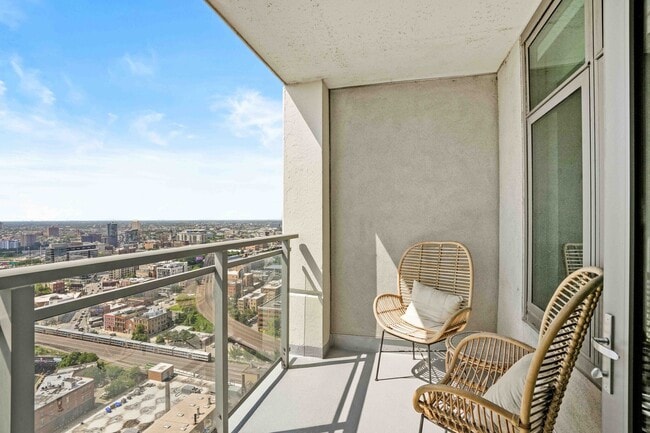 Photo - 575 W Kinzie St