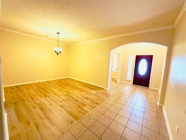 Photo - 1919 Spring Cliff Court