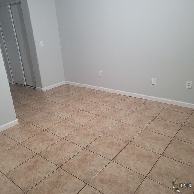 Photo - 423 S Imperial Ave
