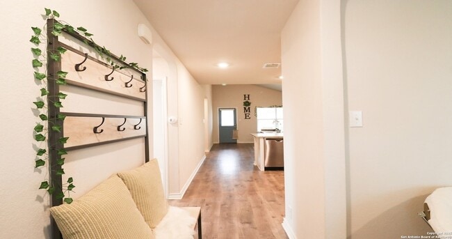 Photo - 6807 Kingsley Edge