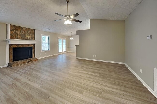 Photo - 815 Riverstone Ln