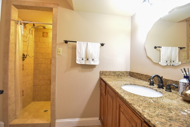 Photo - 6749 General Haig St