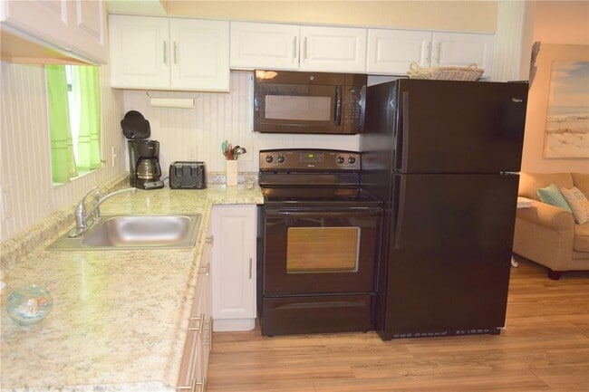 Photo - 140 W Cowles St