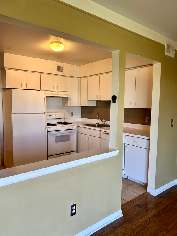 Photo - 426 N Fox Hills Dr