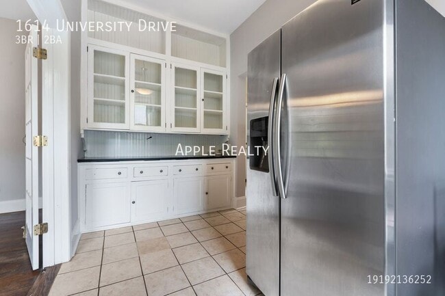 Photo - 1614 University Dr