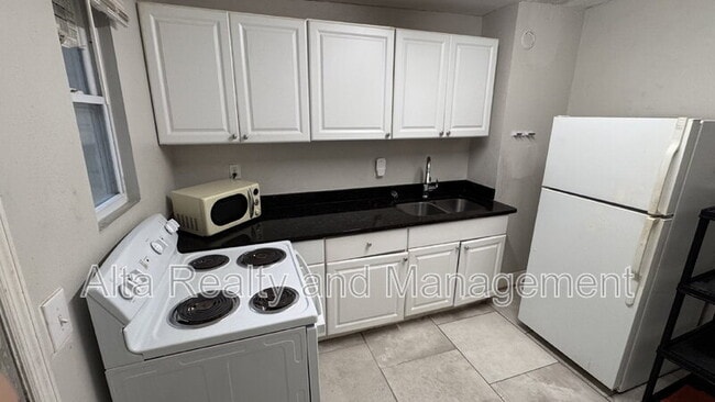 Photo - 1245 W 30th St Unit 4