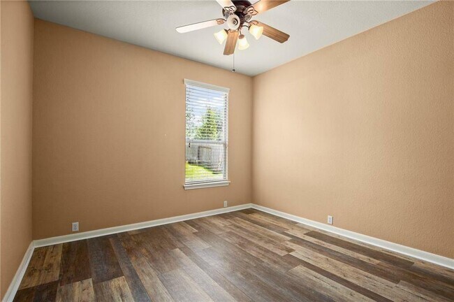 Photo - 717 Adler Falls Ln