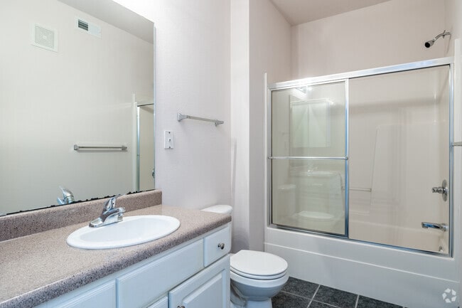 1BR, 1BA - 1,094SF - Bathroom