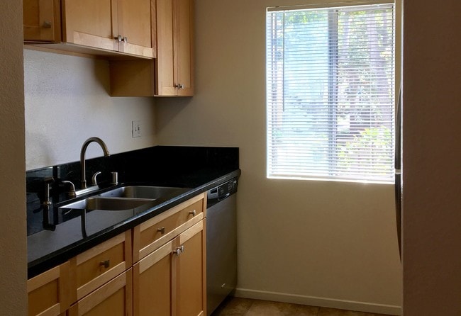 Dishwasher - 11112 Summertime Ln Unit 11112