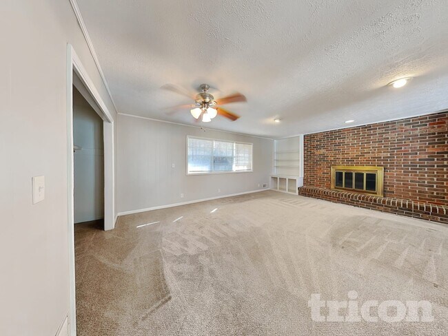 Photo - 1382 Peggy Ln NW