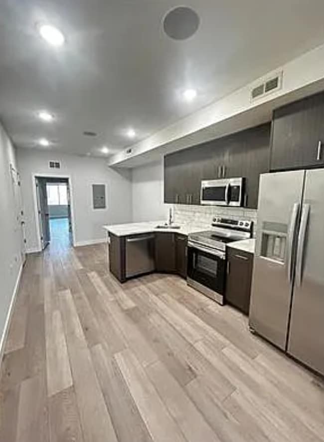 Building Photo - 2204 N Marshall St Unit 3