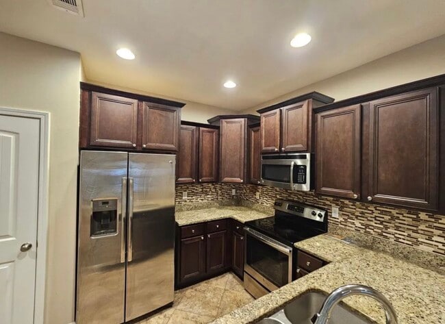 Kitchen - 2127 Wilsons Plover Cir