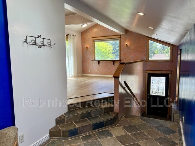 165 W Oak St Unit 1