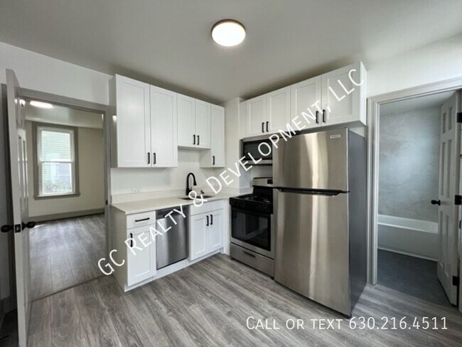 Photo - 123 N West St Unit 1R