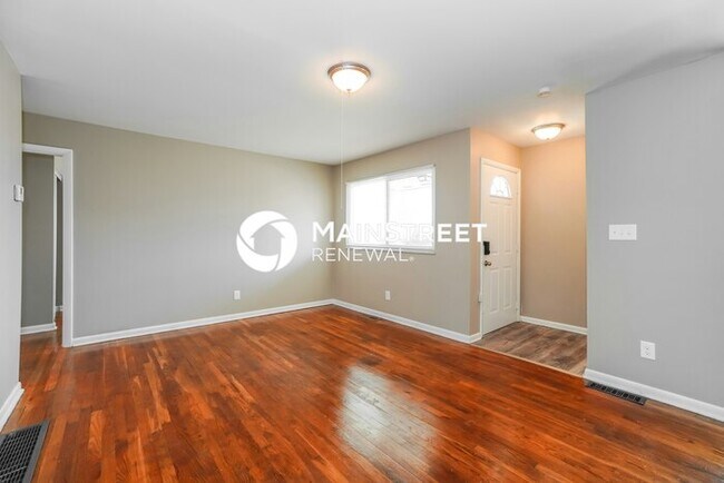Photo - 3 Bedroom Pet-Friendly Home in COLUMBUS, OH with Main Street Renewal
