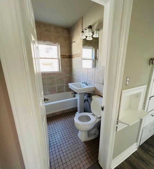Photo - 1037 SW Binkley St