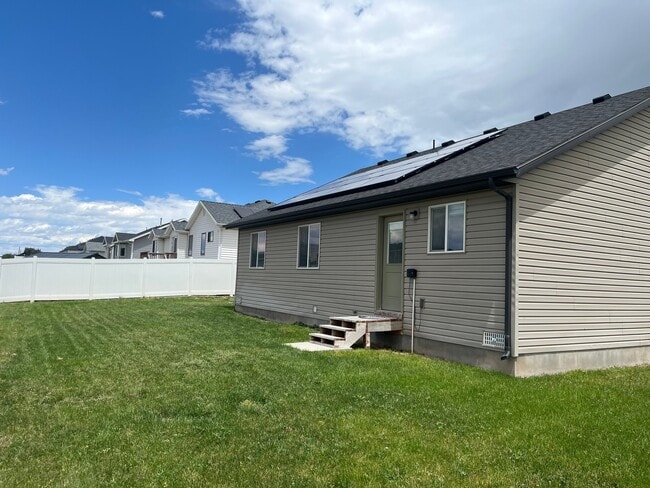 Photo - 1048 S 150 W
