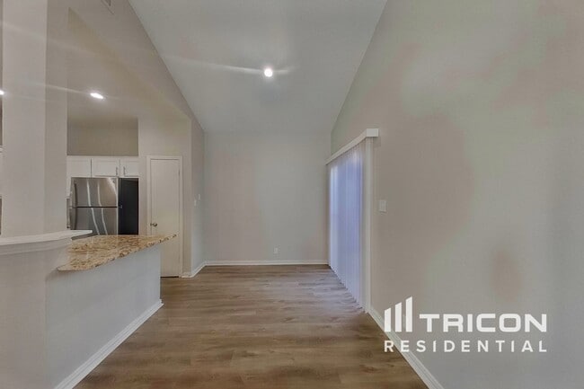 Photo - 1121 Cypress Ln