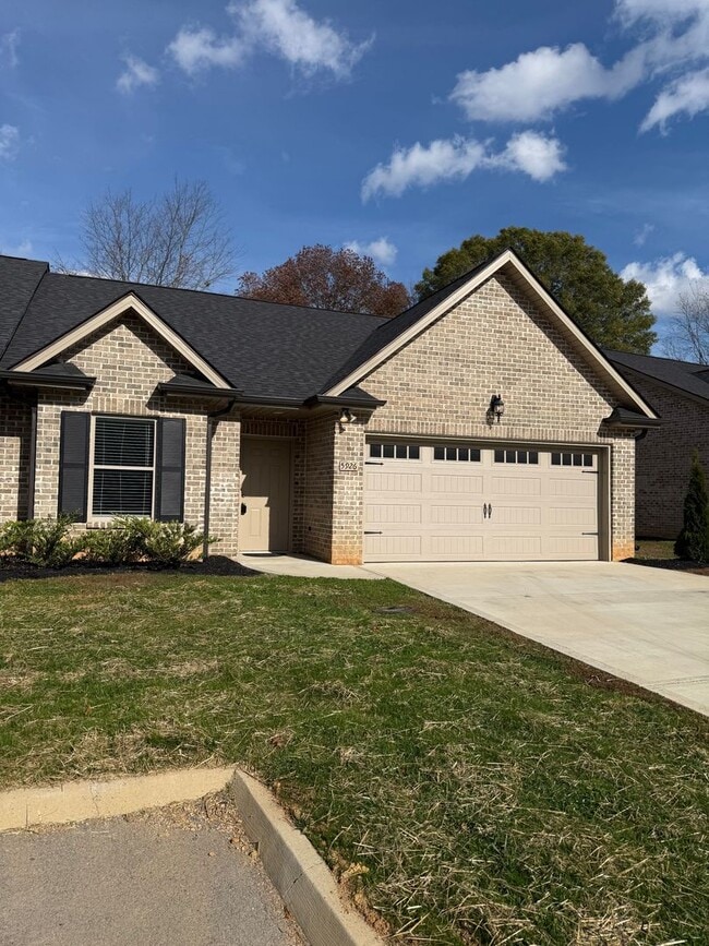 Building Photo - Knoxville 37912 - 2 bedroom 2 bath condo -...