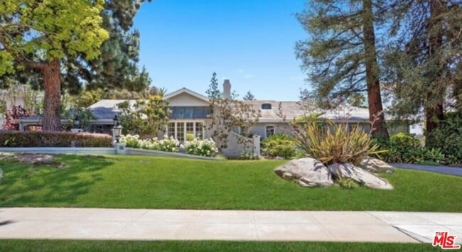 Building Photo - 426 Georgina Ave