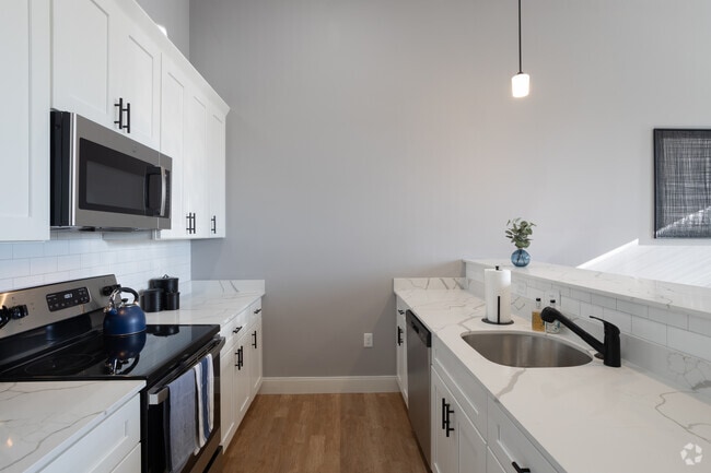 2BR, 1BA - 994sf