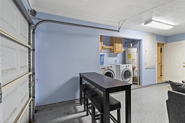 Building Photo - 1405 Delabrook Ct