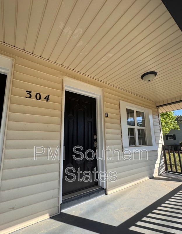 Photo - 304 N Leach St