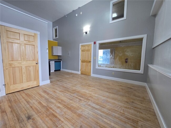 Photo - 27 E Main St