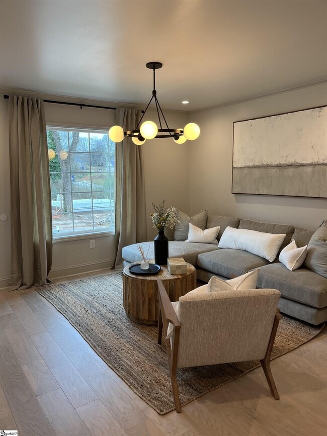 Photo - 410 Birnie St