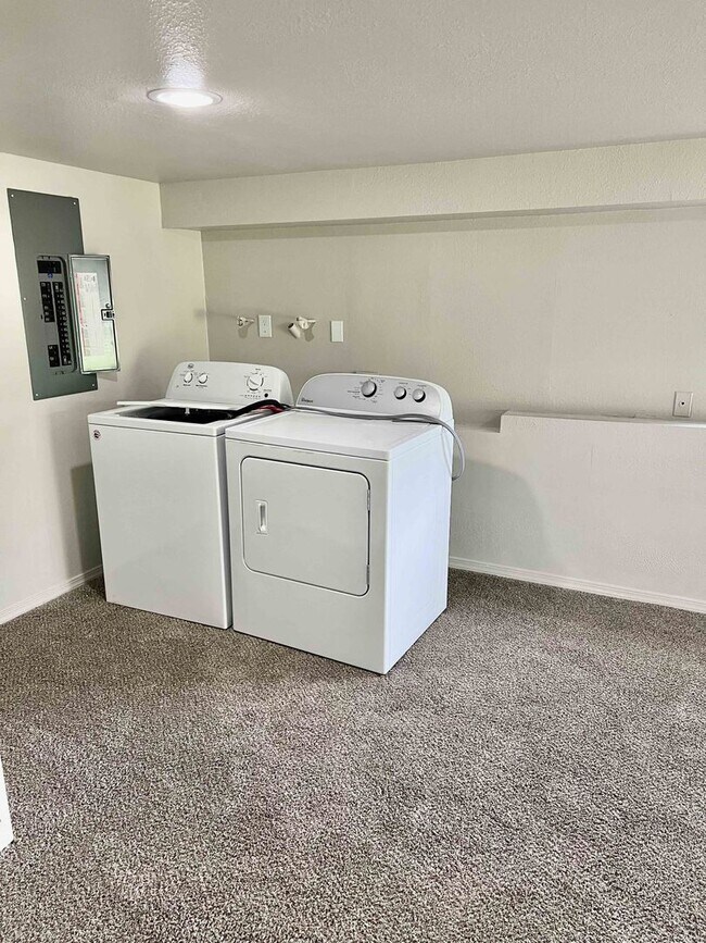 4 bed / 1 bath on Star Lake in Kent, WA Rental House Rental in Kent