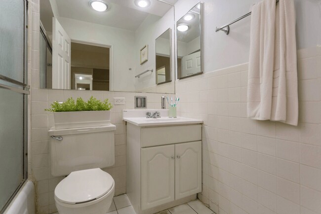 Sheridan Terrace - 6725 N Sheridan Rd