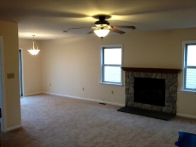 Photo - 629 Upland St