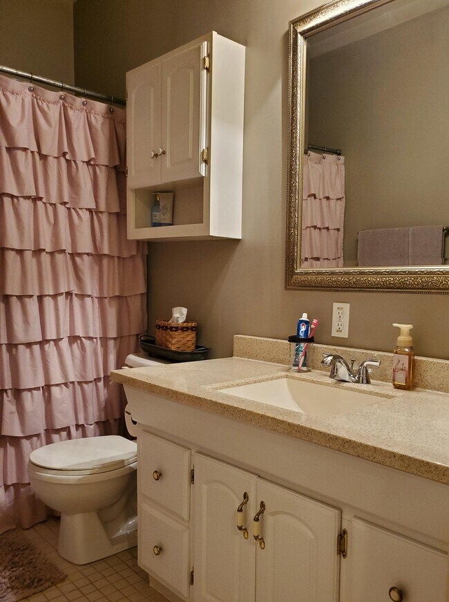 Photo - 613 W Hobart Ave Unit 613