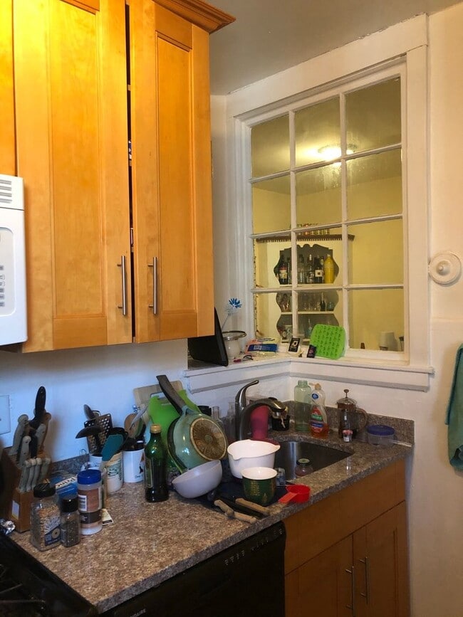 Photo - 4 BED RIGHT ACROSS FROM BOSTON UNIVERSITY!!   AVAIL 9/1 ~ HT/HW INCLUDED