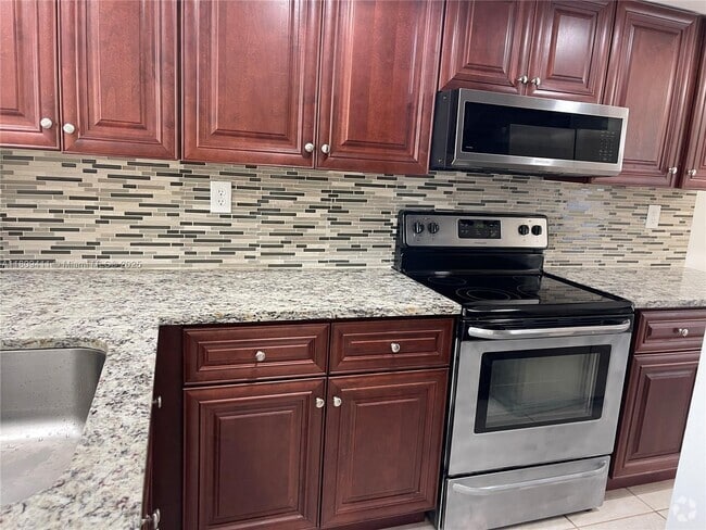 Building Photo - 2961 SW 87th Ave Rental