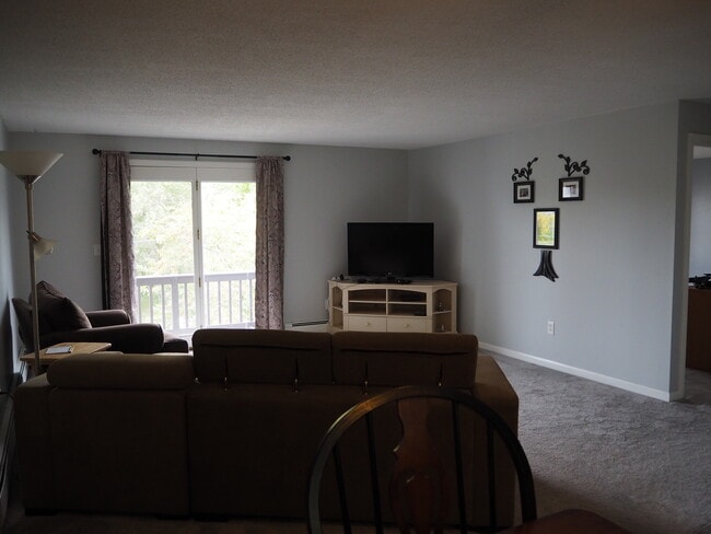 Family Room - 283 Privilege St Unit 3