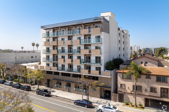 Primary Photo - Motor Midway by Wiseman