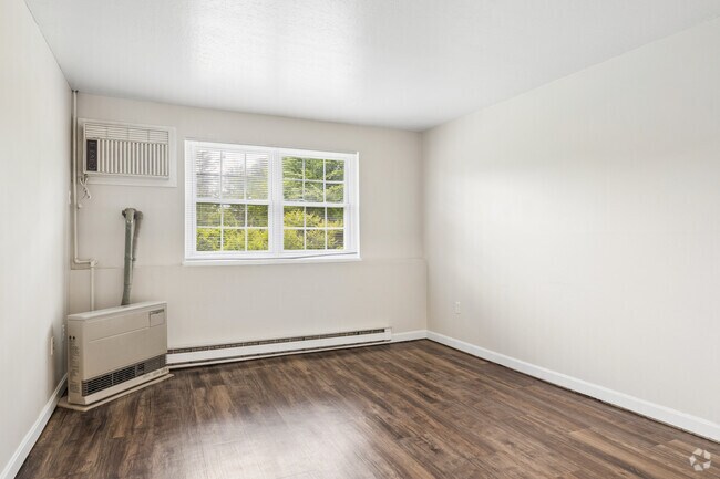 1BR, 1BA - 740SF - Living Room