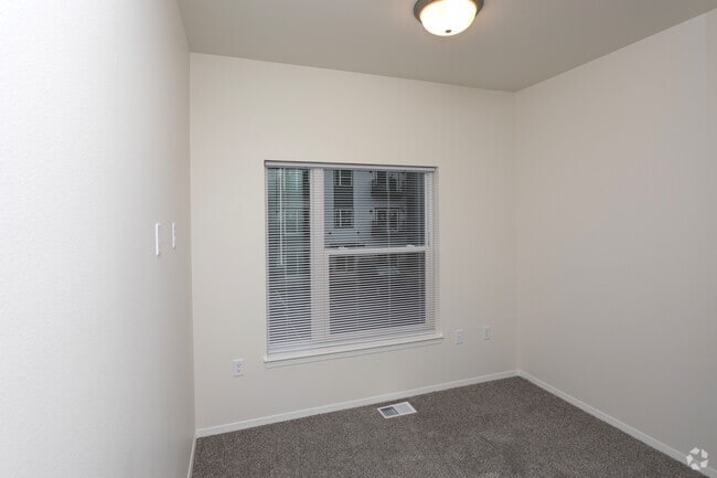 1BR, 1BA - 715SF