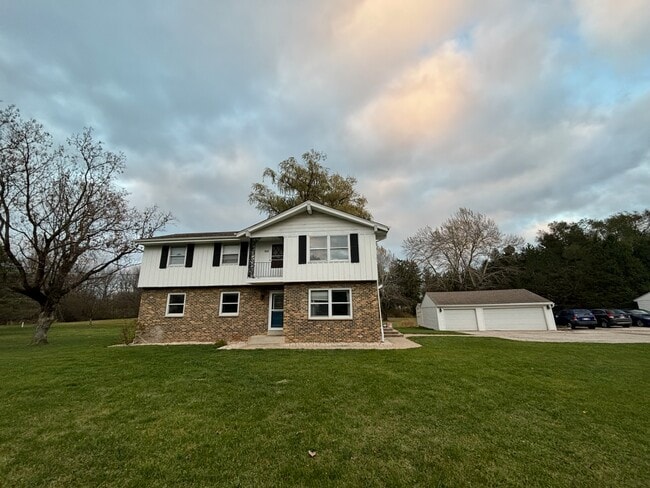 Photo - 2950 N 184th St