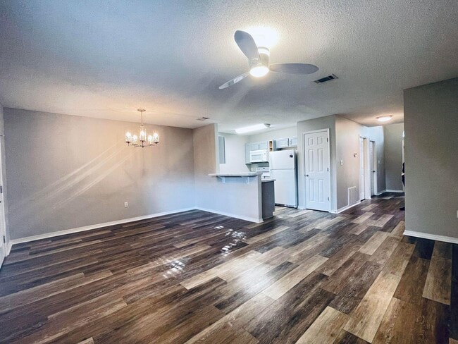 Photo - 214 Tooke St