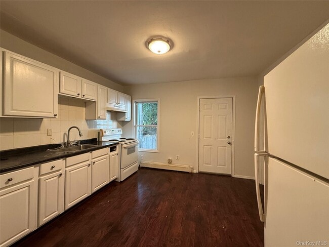 Photo - 190 Winnikee Ave