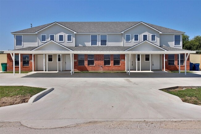 Building Photo - ? Spacious & Stylish 4-Bedroom Duplex? Rental