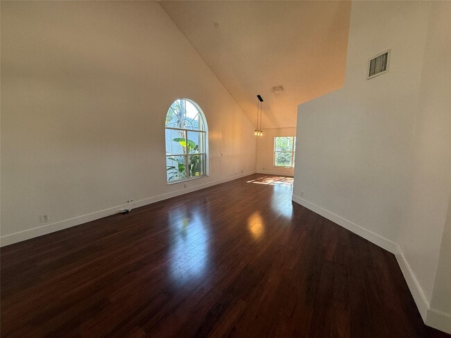 Photo - 2633 Bogota Ave