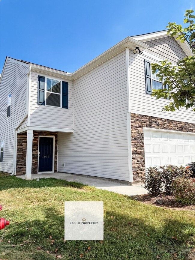 Building Photo - Stylish 4-bedroom Home in Greer, SC