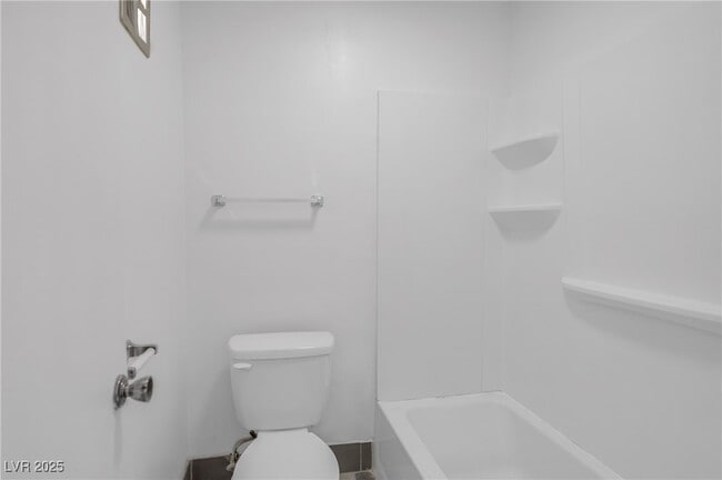 Building Photo - 1405 E Vegas Valley Dr Unit 281